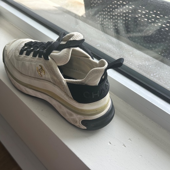 Chanel shoes - Picture 2 of 3